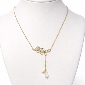 Dangling leaf necklace with “R” initial charm NWOT